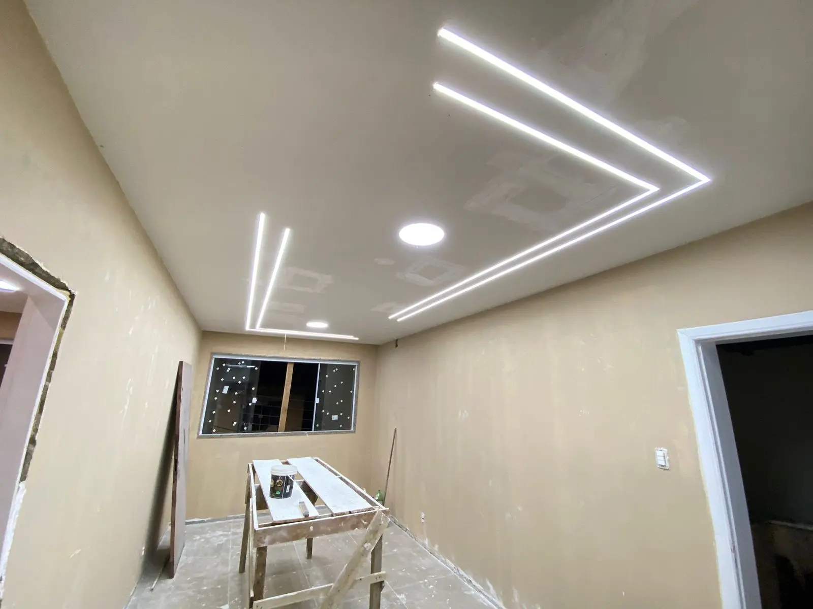 Iluminação com perfil de LED instalada pela RG Elétrica