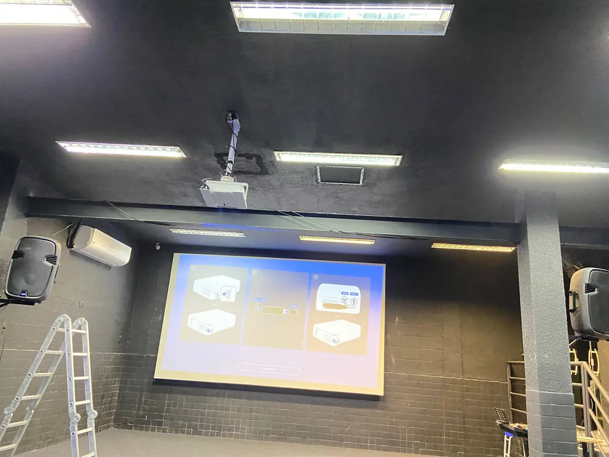 Tomada e infraestrutura para projetor