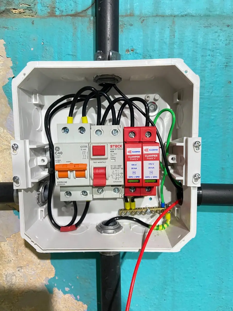 Quadro de proteção para carregador de veículo elétrico