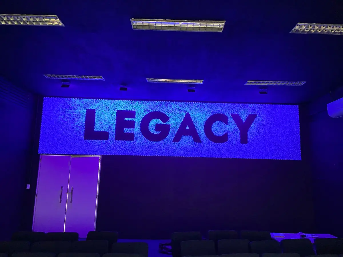 Iluminação instalada na Legacy School